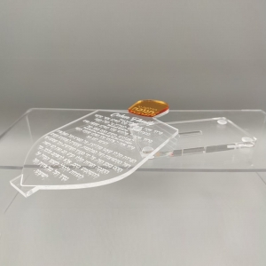 بطاقة Chanukah Lucite Dreidel الشخصية مع القاعدة 
